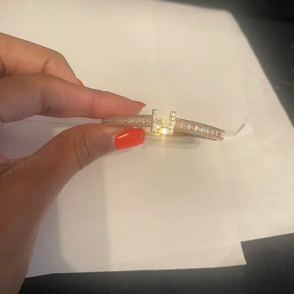 Gold H Bracelet - Picture 3 of 5